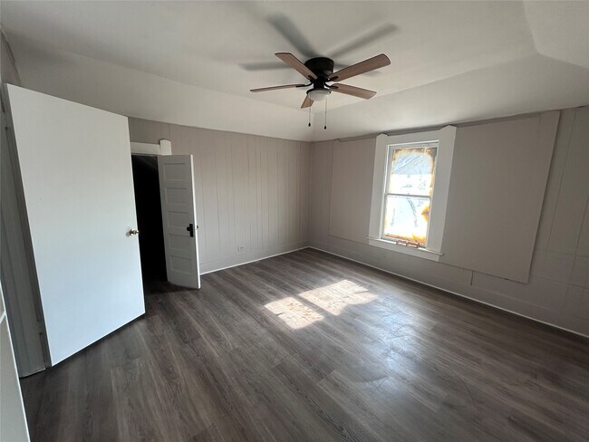 Building Photo - 931 9th Ave