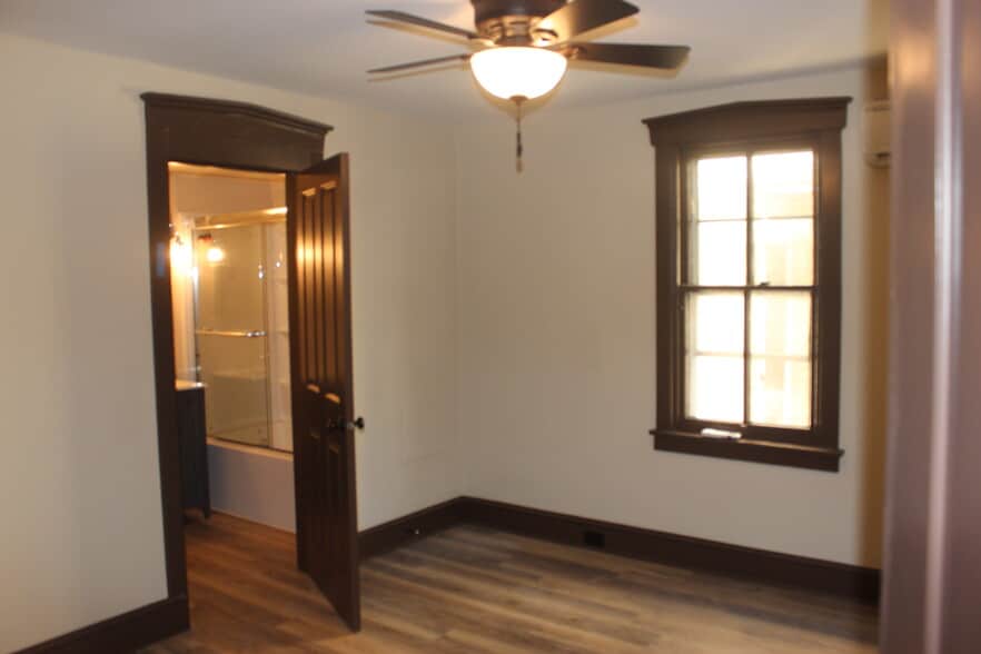 1st floor bedroom - 66 Front St