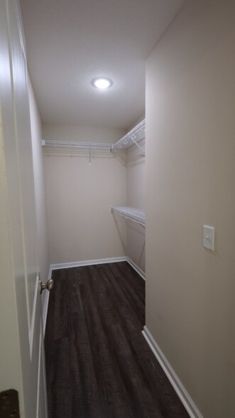 Building Photo - 123 Villa Rd