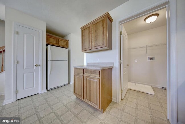 Building Photo - 10 Shady Tree Ct