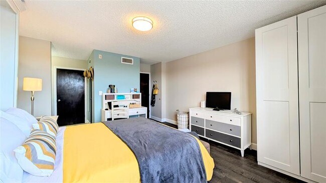 Building Photo - 2767 Carambola Cir S