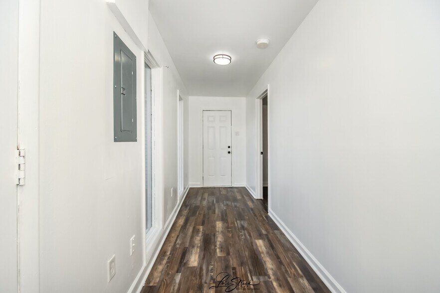 Building Photo - 17103 Burnham Ave