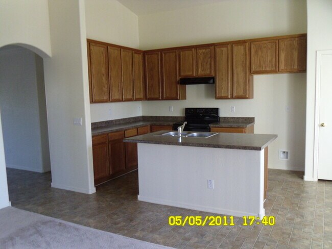 Building Photo - Rare to find Single level 3 bed in Camel back ranch