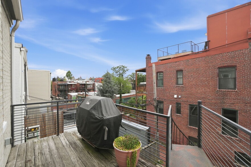 Building Photo - 2128 1st St NW