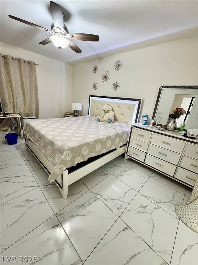 Building Photo - 5655 E Sahara Ave