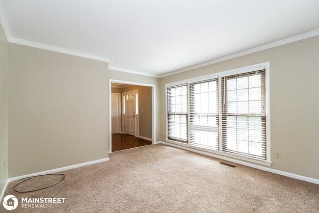 Building Photo - 8105 Thornwood Rd, Louisville, KY 40220