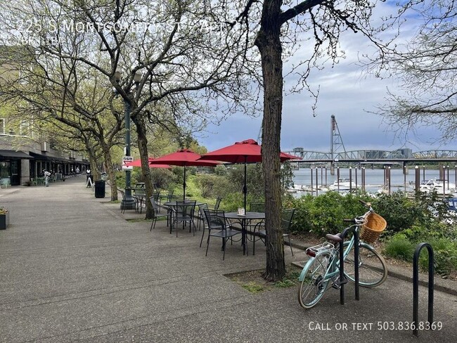 Building Photo - Riverfront Condo on the Promenade!