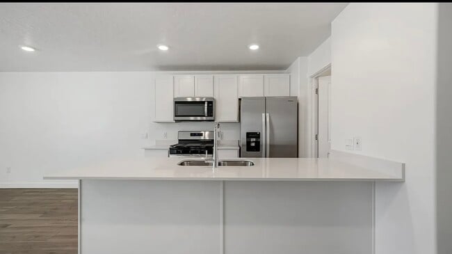Building Photo - 241 N Salty Ln