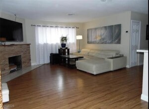 Building Photo - 132 Shadow Ln