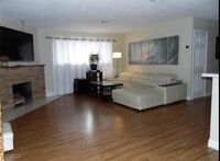 Building Photo - 132 Shadow Ln