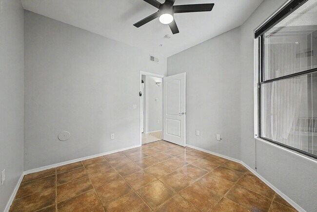 Building Photo - 705 W Queen Creek Rd