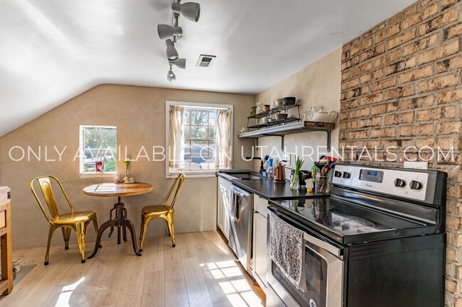 Building Photo - 537 E 200 N