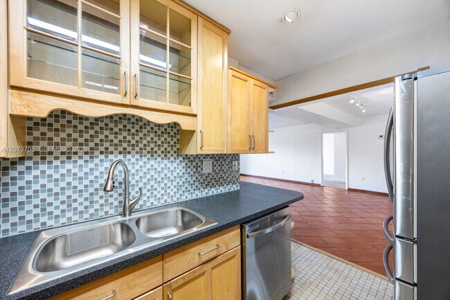 Building Photo - 8335 SW 72nd Ave