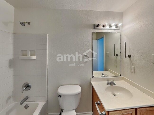 Building Photo - 4916 Water Ridge Ln