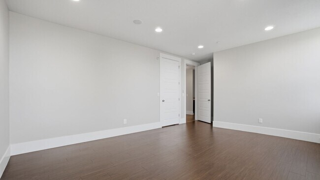 Building Photo - Luxurious Herriman 6 Bed with Indoor Court, Theater & Stunning Views!!!