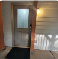 Building Photo - 5860 Lake Windsor Pky