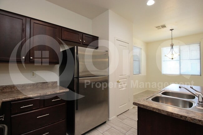Building Photo - 3834 E Santa Fe Ln