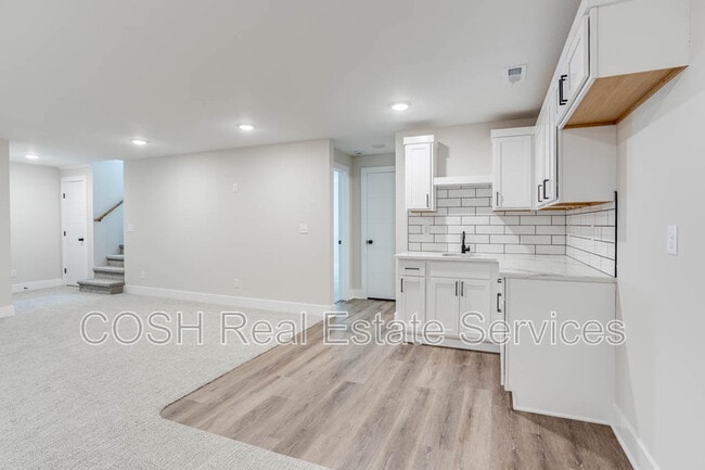 Building Photo - 8537 W 37th St N
