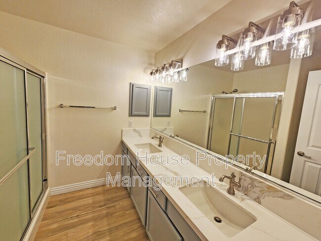 Building Photo - 3741 Malibou Ave