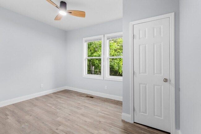 Building Photo - Charming 4 Bedroom, 1 Bathroom house