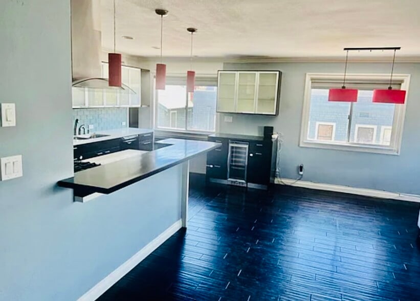 Building Photo - 36 Breeze Ave