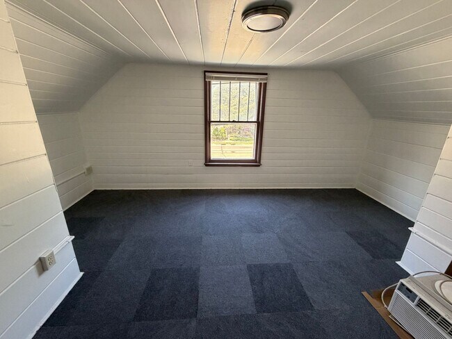 Building Photo - 4020 Monona Dr