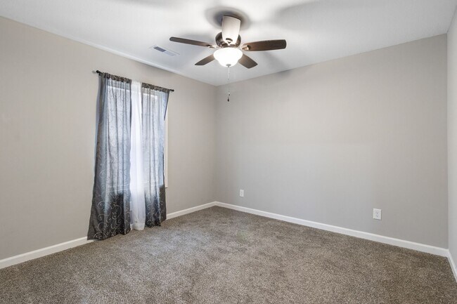 Building Photo - 1629 Kestrel Dr