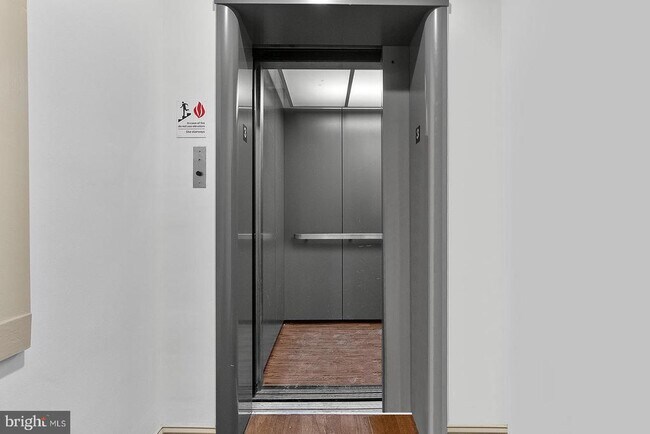 Building Photo - 25 E Boscawen St