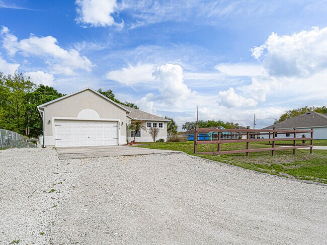 Building Photo - 7916 105th Ct