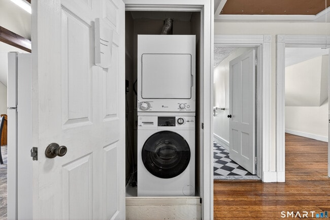 Building Photo - 339 Willow St