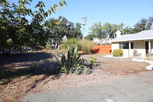 Building Photo - Updated 3 Bedroom, 2 Bathroom Single Family Home in Rural Danville Location