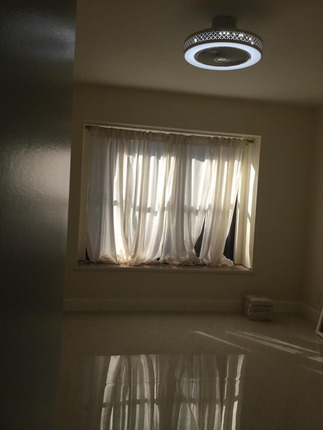 Building Photo - 1094 Raintree Ct