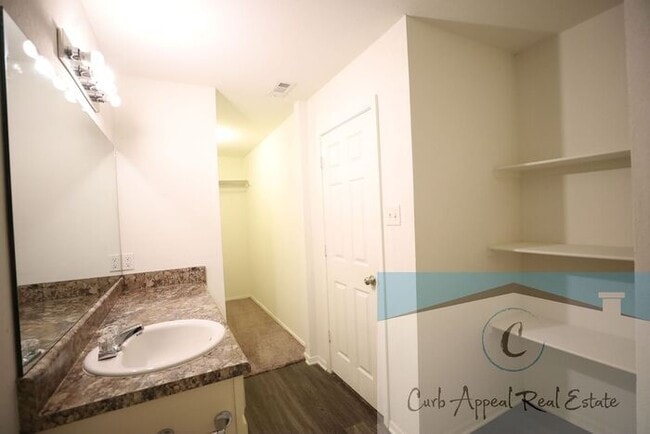 Building Photo - Move in special $800!! Beautiful 3 bed / 2 bath home - Nettleton!!