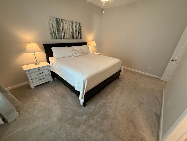 Building Photo - Fully Furnished, 3 Bed, 2 Bath, Turnkey ANNUAL Lease in the Village of Lake Denham