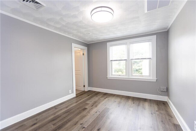 Building Photo - 141 Stanton Ave