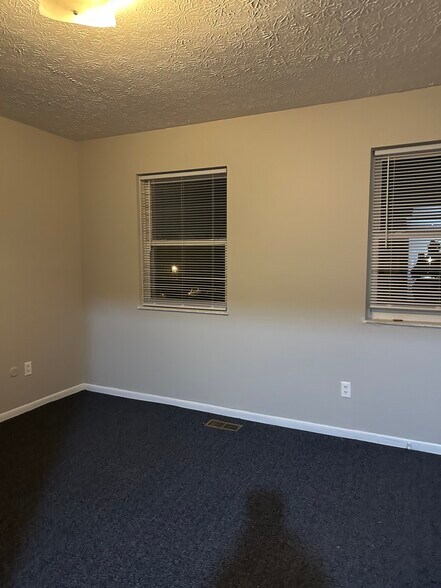 Building Photo - 2536 Sandbury Blvd