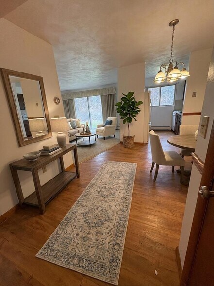 Building Photo - 624 Garrison Rd