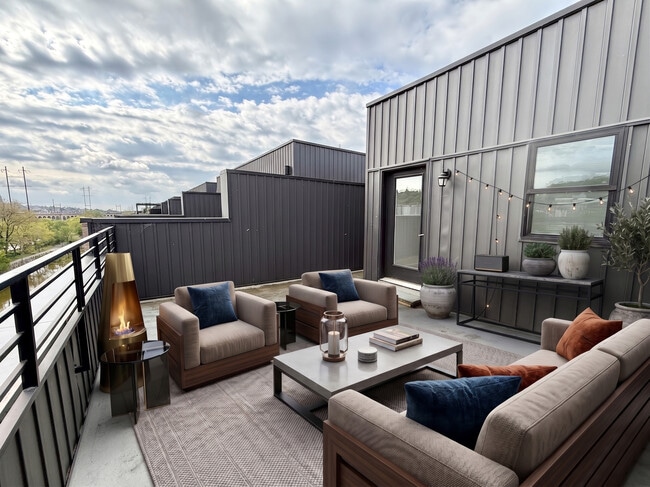 Building Photo - 4589 Riverside Way