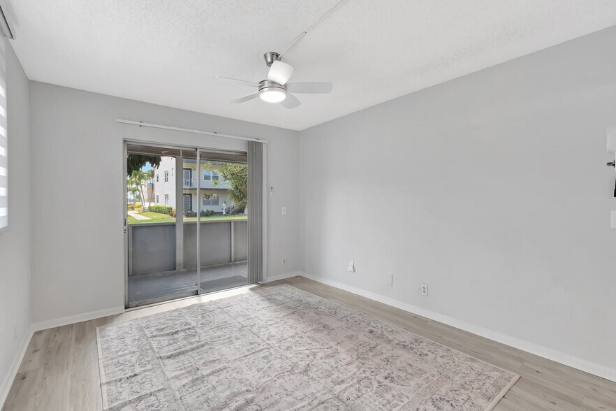 Building Photo - 481 Burgundy P
