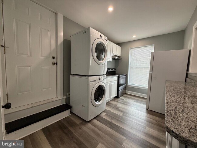 Building Photo - 55 S 3rd St