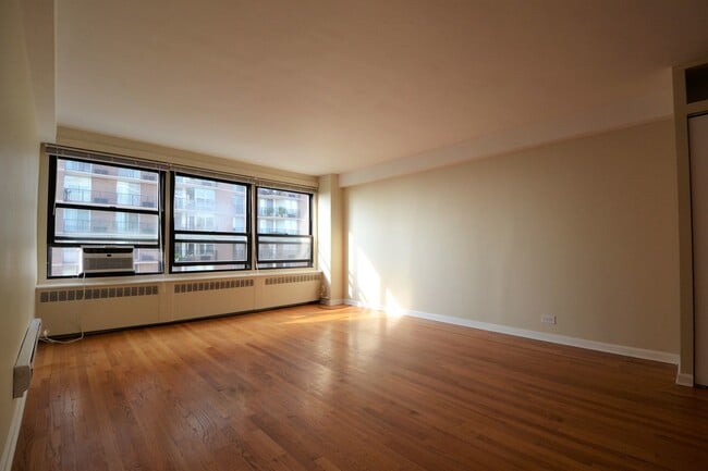 Building Photo - 4180 N Marine Dr