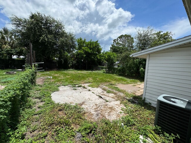 Building Photo - P2NPs Duplex 4915 - 4917 21st St W