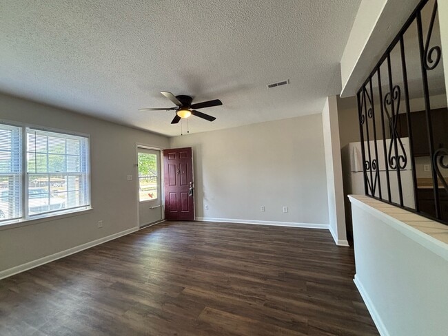 Building Photo - 1313 Ireland Dr