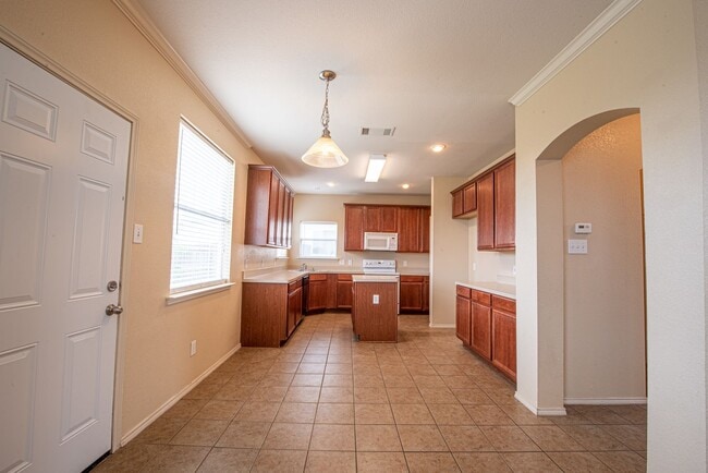 Building Photo - Spacious 4/2.5 Rental in Great ISD & LOTS ...
