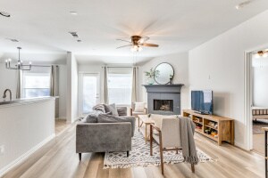 Building Photo - 8421 Green Ash Dr