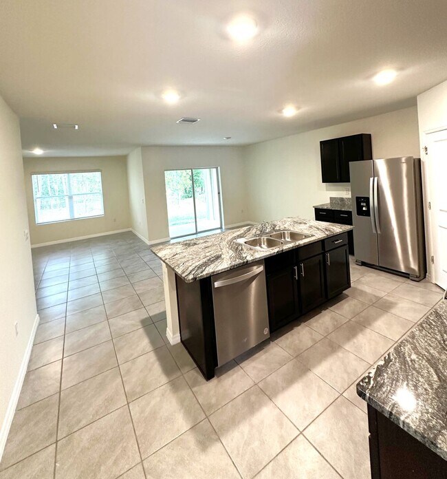 Building Photo - Lake Diamond North 4 Bed, 2 Bath