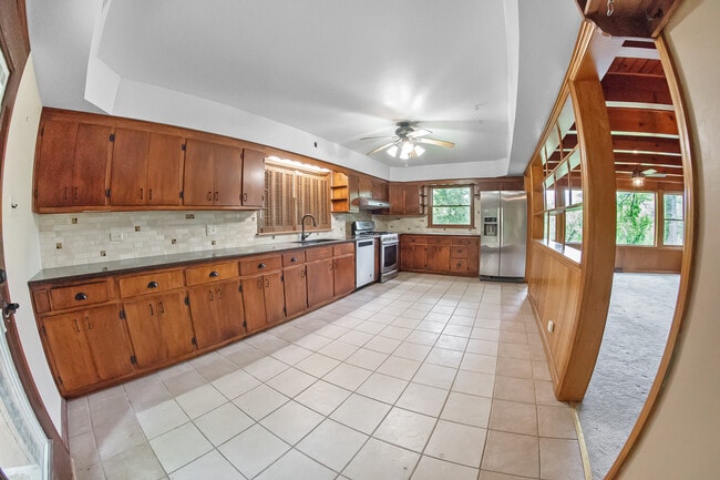 Building Photo - 9343 Shady Ln