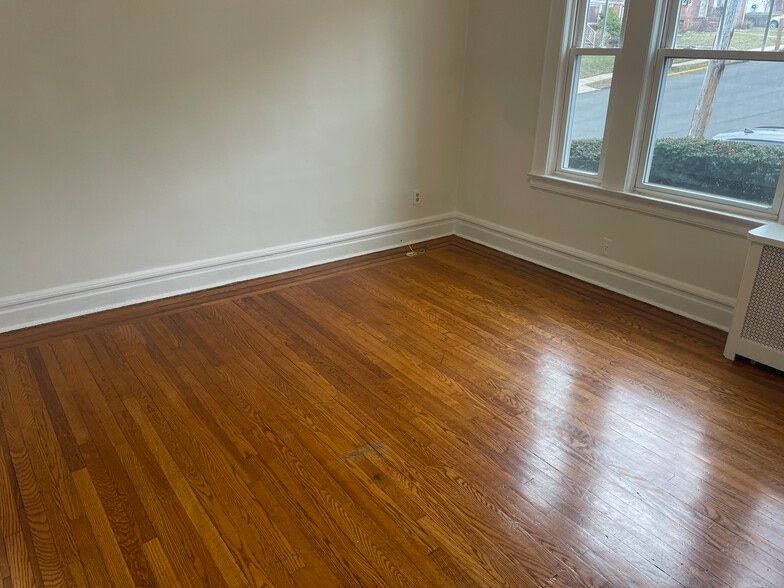 Building Photo - 38 Feiner Pl