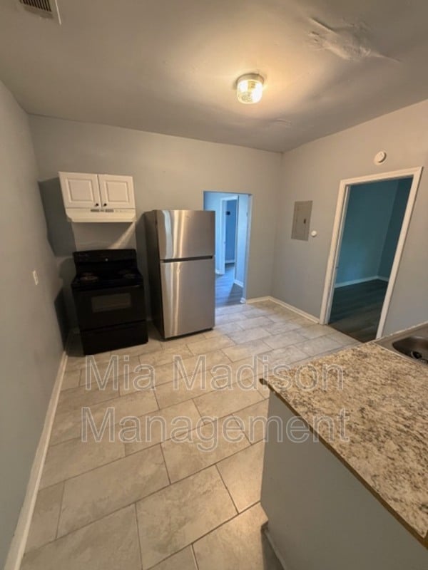 Building Photo - 1419 Richards St