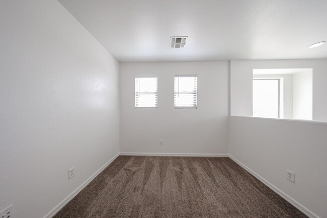 Building Photo - 41298 W Park Hill Dr